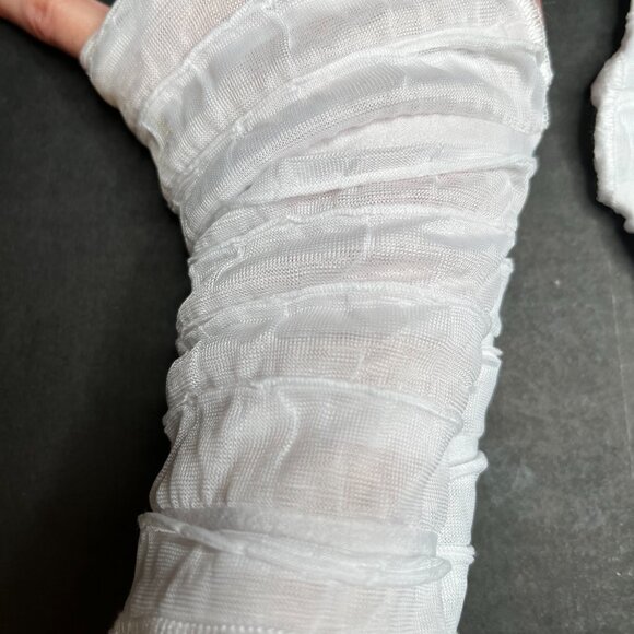 Ruffle Fingerless Gloves White Mummy Hand Warmers Bandage Fishnet Covers Ghost - Picture 4 of 4